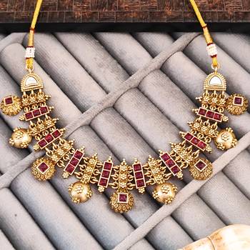 Traditional gold-plated necklace and earrings set with red stones, antique design, wedding jewellery 4