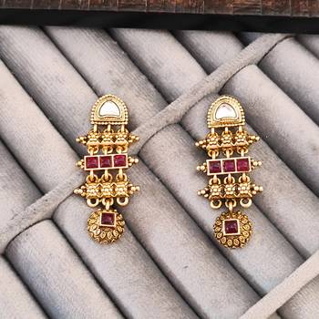 Traditional gold-plated necklace and earrings set with red stones, antique design, wedding jewellery 5