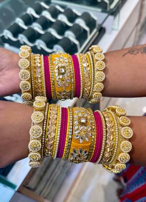 red brass bridal chura with bridal set design 4