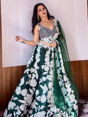Emerald Green Floral Embroidered Lehenga Choli Set 1