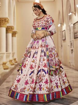 off white printed art silk lehenga set choli with dupatta with dupatta 5