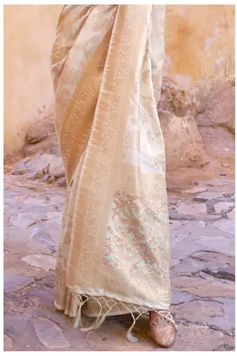Off white kouram silk bland sequance & thread work saree with Blouse
