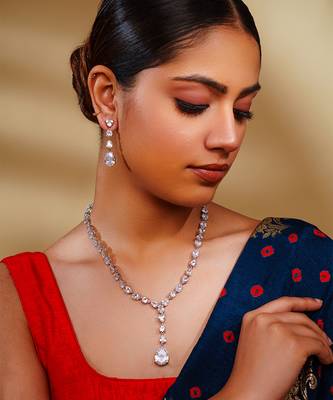 White diamond white finish necklace set 1