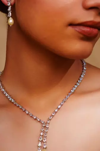 White diamond white finish necklace set