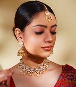 Bold and dramatic kundan polki necklace with earrings and maangtikka