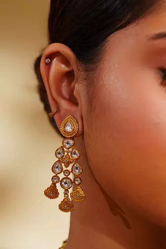 Dramatic and stylish kundan polki set with matching earrings