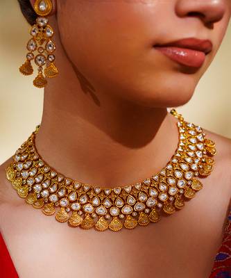 Dramatic and stylish kundan polki set with matching earrings 4