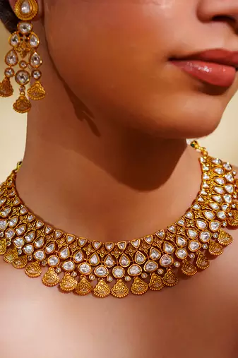 Dramatic and stylish kundan polki set with matching earrings