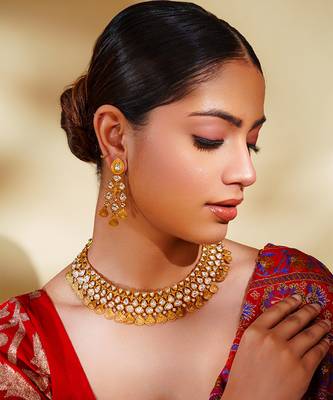 Elegant and stylish pair of kundan haathphools 1