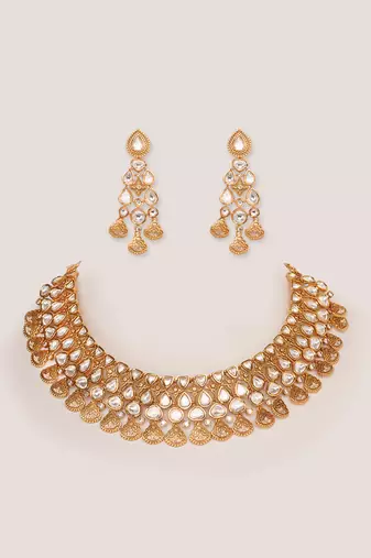 Elegant and stylish pair of kundan haathphools