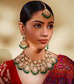 Bold and dramatic kundan necklace with earrings and maangtikka