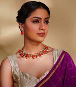 Dramatic and stylish necklace set with enamel stones