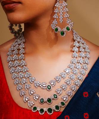 Bold and dramatic emerald 3 line diamond set with earrings 4
