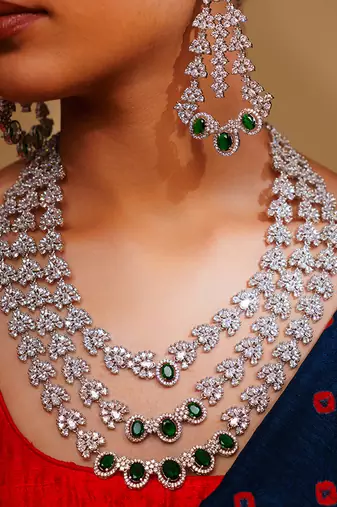 Bold and dramatic emerald 3 line diamond set with earrings