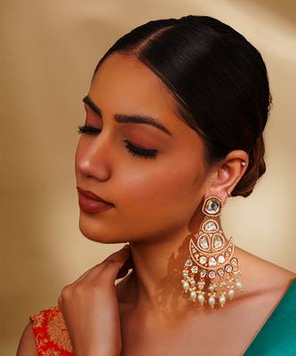 Dramatic and elegant pair of moissanite earrings 4
