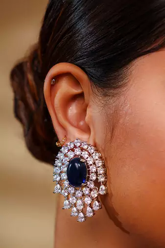 Elegant and classy sapphire pendant diamond necklace set