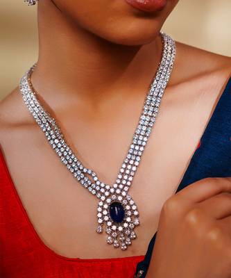 Elegant and classy sapphire pendant diamond necklace set 3
