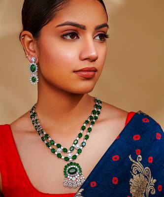 Elegant and classy emerald pendant diamond necklace set 1