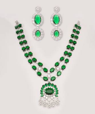 Elegant and classy emerald pendant diamond necklace set 2