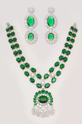 Elegant and classy emerald pendant diamond necklace set