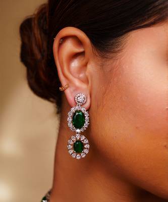 Elegant and classy emerald pendant diamond necklace set 3