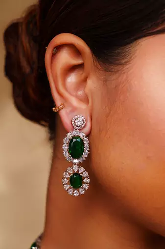 Elegant and classy emerald pendant diamond necklace set