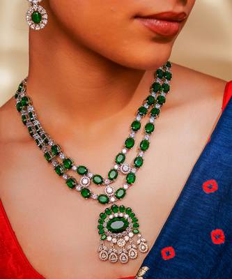 Elegant and classy emerald pendant diamond necklace set 4