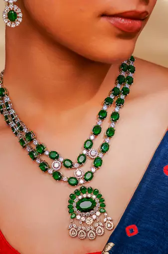 Elegant and classy emerald pendant diamond necklace set