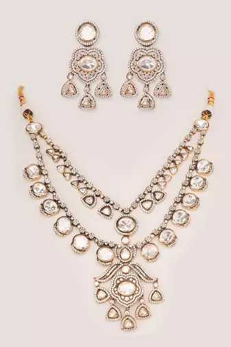Bold and dramatic2- line kundan necklace with earrings