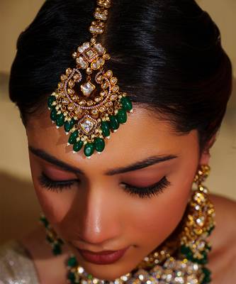Bold and dramatic kundan necklace with earrings and maangtikka 3