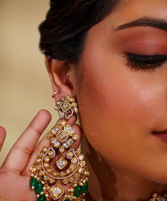 Bold and dramatic kundan necklace with earrings and maangtikka 4