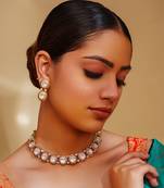 Classy kundan necklace with elegant pair of earrings.