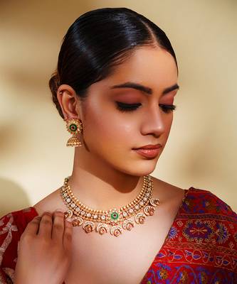 Classy kundan necklace with elegant pair of earrings. 1
