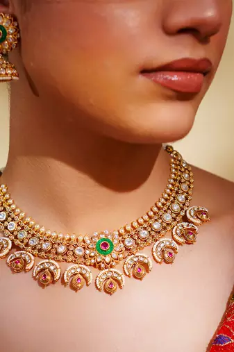 Classy kundan necklace with elegant pair of earrings.