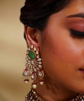 Bold and dramatic kundan necklace with earrings and maangtikka 4
