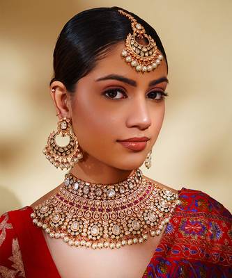 Bold and dramatic kundan necklace with earrings and maangtikka 1