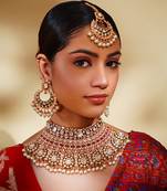 Bold and dramatic kundan necklace with earrings and maangtikka