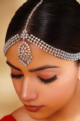 Elegant and stunning diamond mathapatti