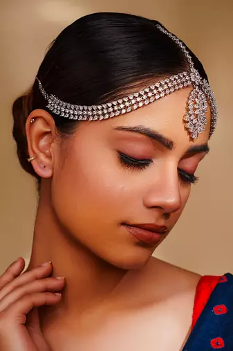 Elegant and stunning diamond mathapatti