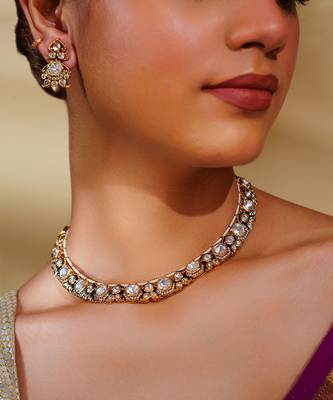 Bold and dramatic two tone finish kundan polki necklace set 4