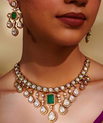 Dramatic and stylish moissanite set with matching earrings 3