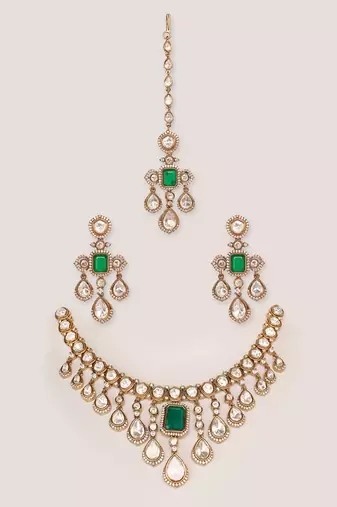 Dramatic and stylish moissanite set with matching earrings