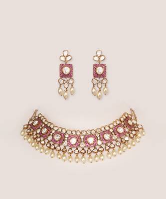 Dramatic and stylish necklace set with red stones 2