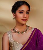 Dramatic and stylish necklace set with enamel stones