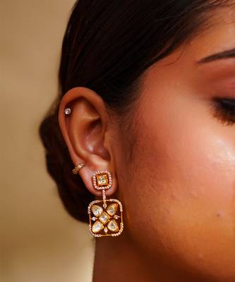 Dramatic and stylish moissanite choker set with matching earrings 3