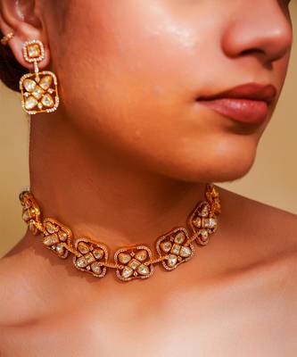 Dramatic and stylish moissanite choker set with matching earrings 4
