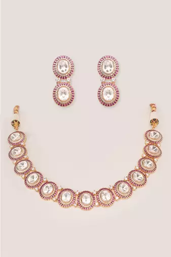Classy kundan necklace with elegant pair of earrings.