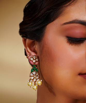 Dramatic and stylish moissanite set with matching earrings 3