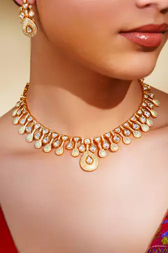 Elegant and stylish pendant necklace with matching earrings