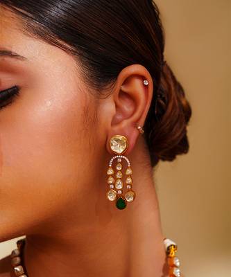 Dramatic and stylish moissanite set with matching earrings 3
